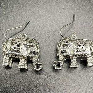 Elephant earrings silver tone. Beautiful earrings delicate design. Nickel size